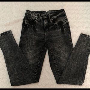 YMI Luxe Midrise Black Acid Wash Skinny Jean